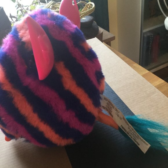 Furby works tie dye in excellent working condition - Picture 5 of 7